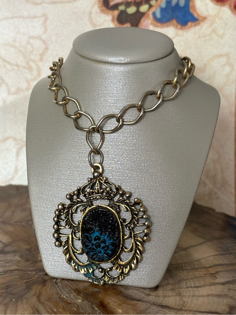 Vintage 1970’s Teal Blue Resin Floral Cameo Cabochon Gold Pendant Necklace